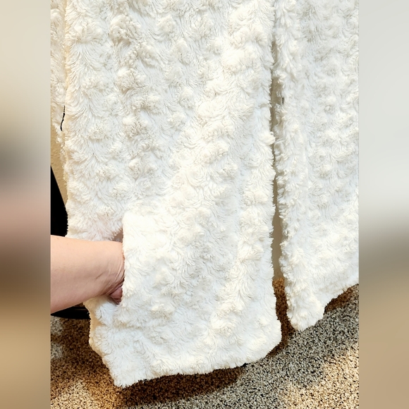 Faux Fur Vest - Picture 8 of 11